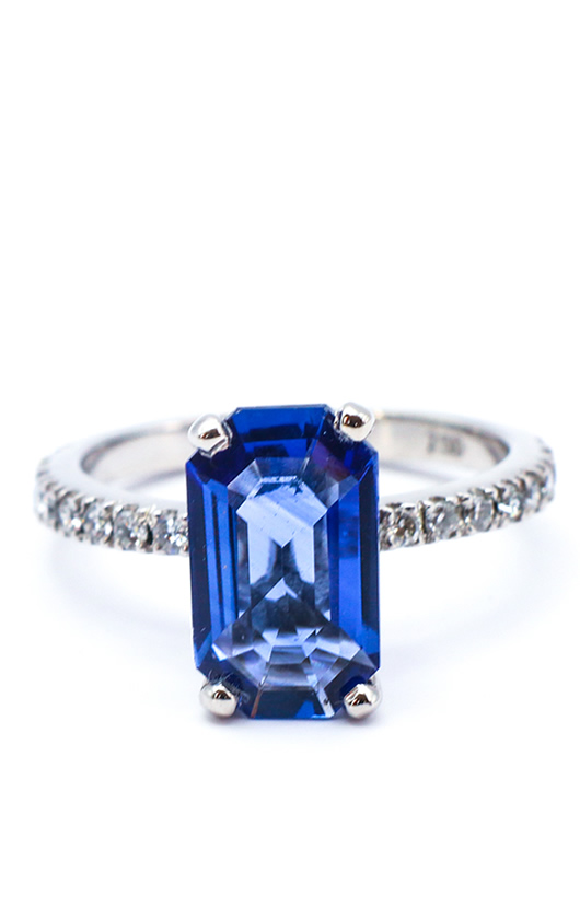 Rings by Aviyanka – Stunning Natural 2.5 carat Blue Sapphire and Diamond Solitaire Engagement Ring